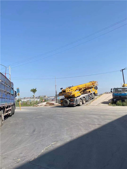 灵宝市25吨吊车的租赁价格大概是多少？