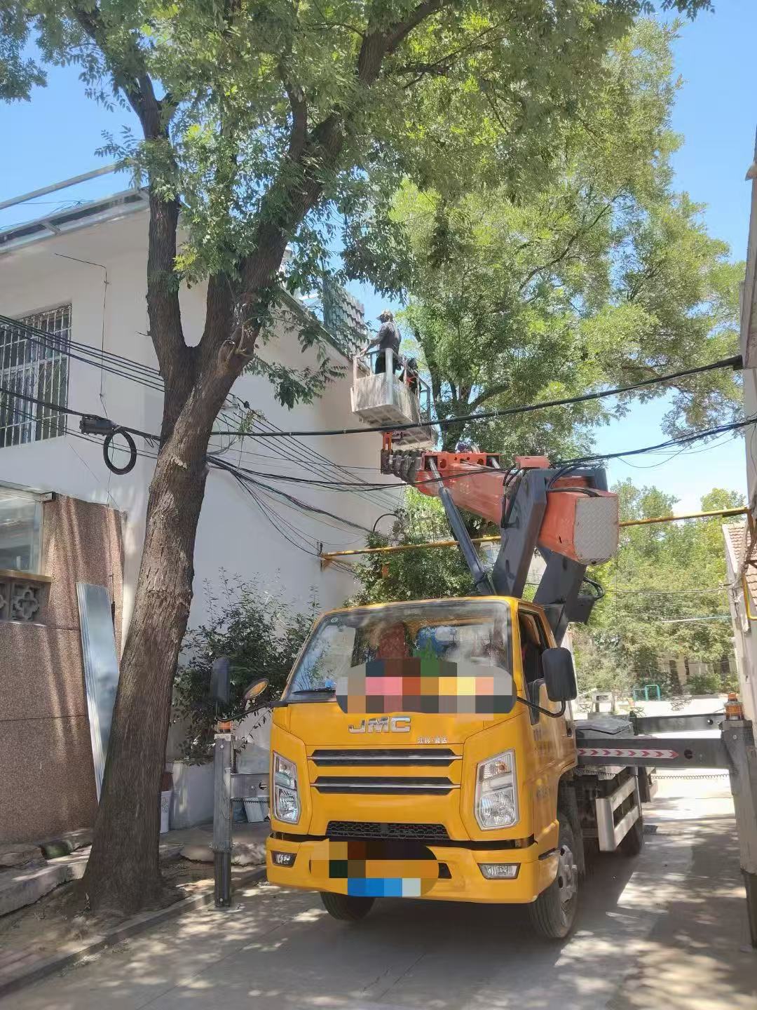 灵宝市高空作业车能吊装重物吗？最大承载多少公斤？