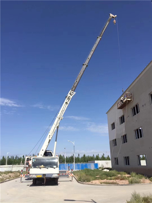 灵宝市“轻装强干”—— 吊车的 “轻量化臂架” 技术